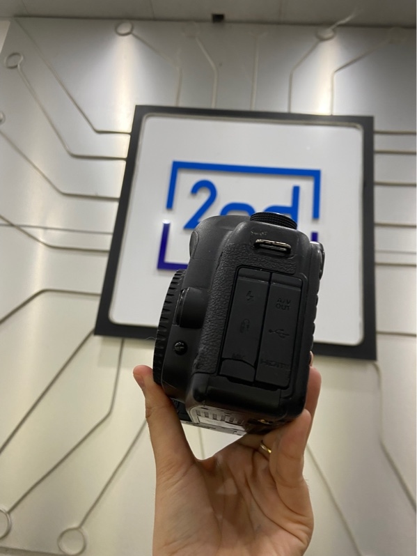 Máy ảnh Canon EOS 5D Mark II - Màu đen - Ngoại hình: 97% - Xấu tróc sơn dơ nhiều chỗ - màn ám xấu - bụi ống ngắm - Kèm sạc