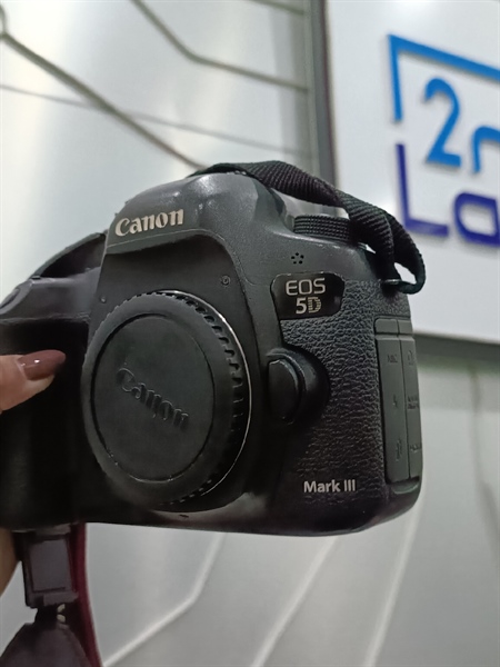 Máy ảnh Canon EOS 5D Mark III - Màu đen - Ngoại hình 97% - Kèm 1 pin + 1 sạc 1