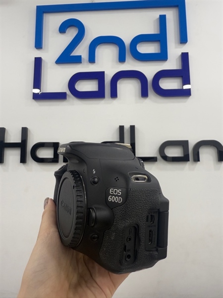 Máy ảnh Canon EOS 600D - Màu đen - Ngoại hình 97% - Tối màn - Kèm thẻ 16GB , 1 pin , 1 sạc 1