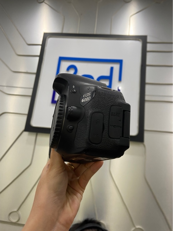Máy ảnh Canon EOS 600D - Màu đen - Ngoại hình: 98% - Màn lưu ảnh , màn ám đen nặng, màn cháy viền, 50 điểm chết dealpixel - Kèm túi, 2 pin, sạc, thẻ nhớ 16GB