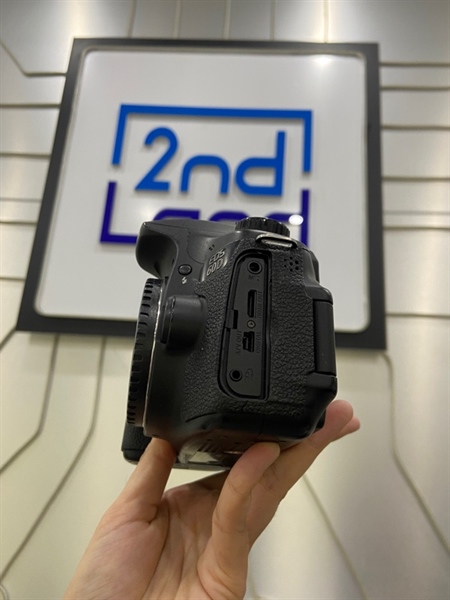 Máy ảnh Canon EOS 60D - Màu đen - Ngoại hình: 97% - Mất nắp nhựa, màn ám viền nặng, lỗi main - Kèm sạc + 1 pin