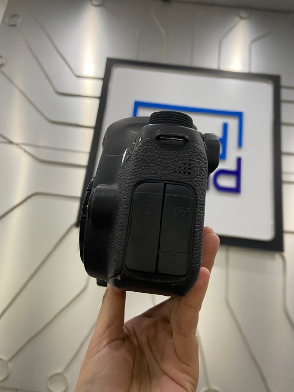 Máy ảnh Canon EOS 6D - Màu đen - Ngoại hình: 97% - Kèm sạc + 3 pin ( 1 zin + 2 linh kiện )