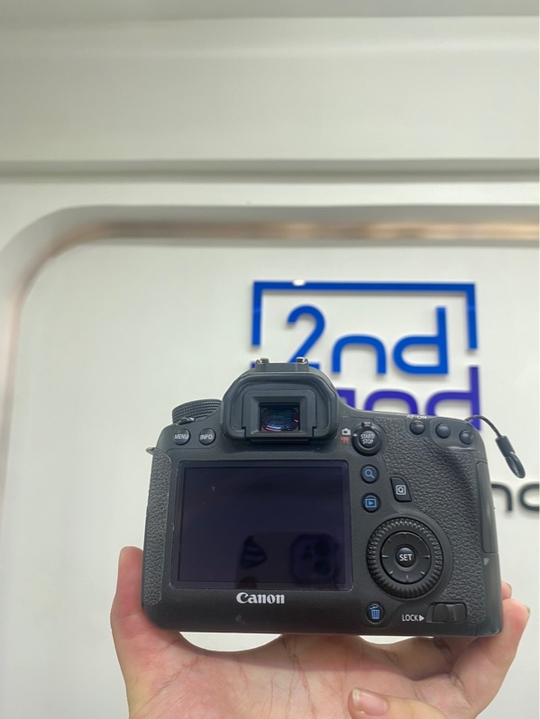 Máy ảnh Canon eos 6d - Màu đen - Ngoại hình 97% - Màn ám vàng, màn mốc - Kèm 2 pin, dock sạc, dây kết nối, box