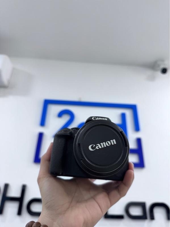 Máy ảnh Canon EOS 700D - Lens kit Canon EF-S 18-55mm f/3.5-5.6 IS STM - Ngoại hình 97% - Mất cao su, màn xước, tối viền nặng, lens xước - Kèm 1 pin, 1 sạc, 1 túi đựng, cap