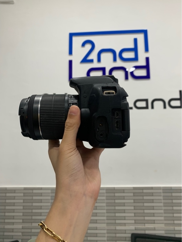 Máy ảnh Canon EOS 700D - Màu đen - Ngoại hình: 97.5% - Màn tối góc - Kèm lens kit 18-55 bụi trong + trầy, 1 pin zin, 1 pin linh kiện, sạc túi