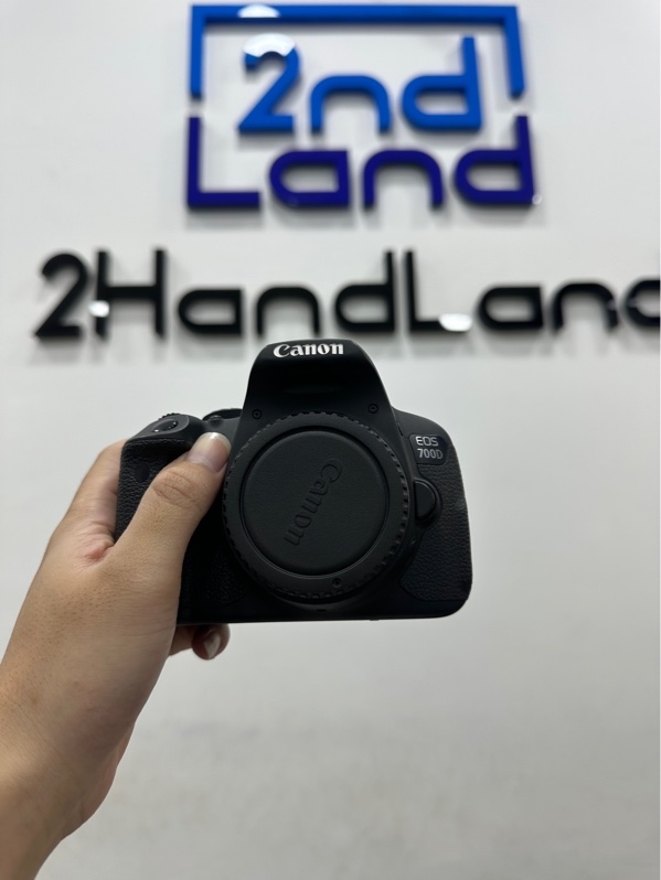 Máy ảnh Canon EOS 700D - Màu đen - Ngoại hình 97% - Kèm 2 pin (1 phù nặng, 1 phù nhẹ) + 1 Sạc + Túi đựng + Lens Canon Zoom EF-S 18-55mm 1:3.5-5.6 IS STM