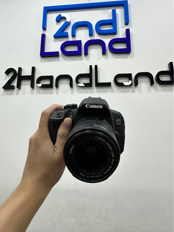 Máy ảnh Canon EOS 700D - Màu đen - Ngoại hình 97% - Kèm Sạc + 1 Pin + LENS KIT 18-55 STM