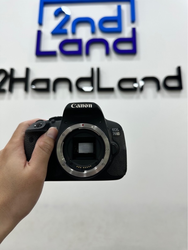 Máy ảnh Canon EOS 700D - Màu đen - Ngoại hình 97% - Màn ám tối góc, bụi ống ngắm - Kèm túi + Sạc + 1 pin + Lens Canon Zoom EFS 18-55mm 1:3.5-5.6 IS STM