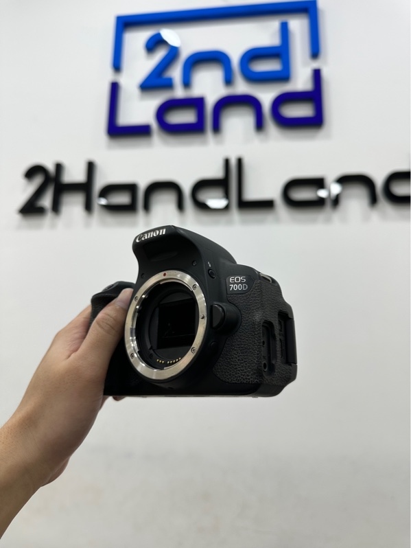 Máy ảnh Canon EOS 700D - Màu đen - Ngoại hình 97% - Màn ám tối góc, bụi ống ngắm - Kèm túi + Sạc + 1 pin + Lens Canon Zoom EFS 18-55mm 1:3.5-5.6 IS STM