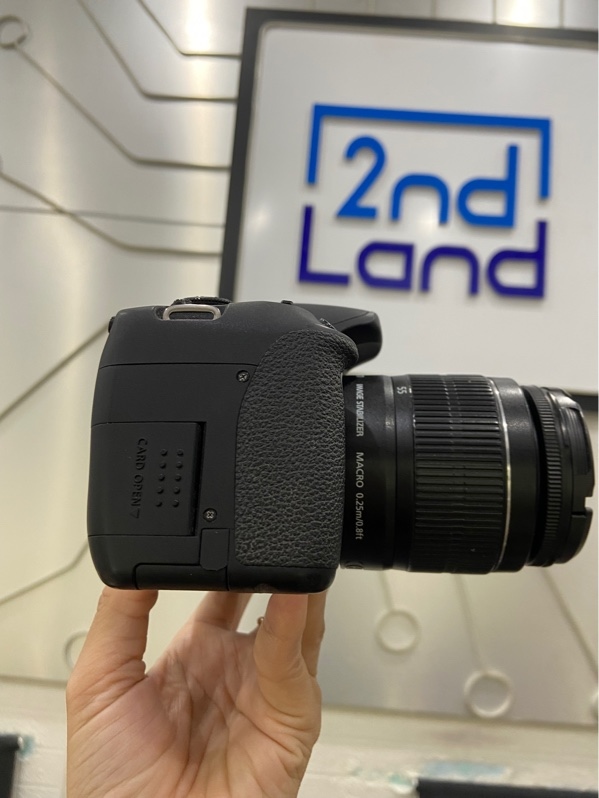 Máy ảnh Canon EOS 700D - Màu đen - Ngoại hình: 97% - Màn ám vàng, xước thân - Body - Kèm 1 pin, 1 sạc, kèm Lens Canon EF-S 18-55mm màu đen bụi trong nhiều