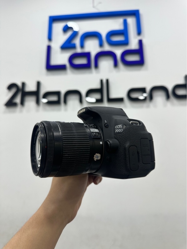Máy ảnh Canon EOS 700D - Màu đen - Ngoại hình 97% - Màn tối 4 góc - Kèm Lens Canon EF-S 18-55mm f/3.5-5.6 IS STM + 1 Pin + 1 Sạc