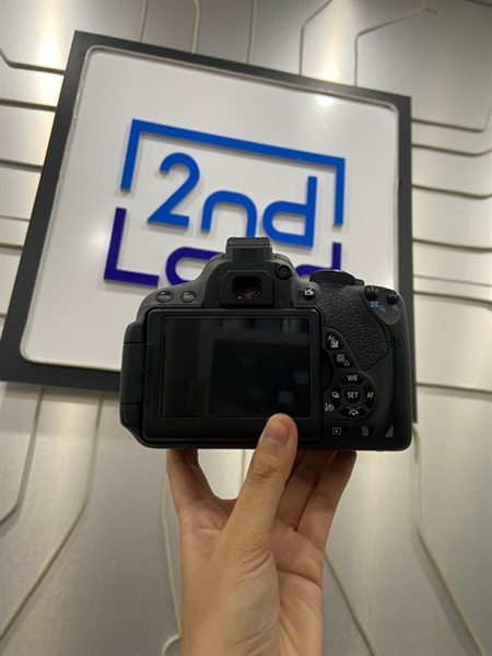 Máy ảnh Canon EOS 700D - Màu đen - Ngoại hình: 97% - Mất nắp nhựa, likeview bụi, lỗi flash - Kèm túi + pin + sạc 2