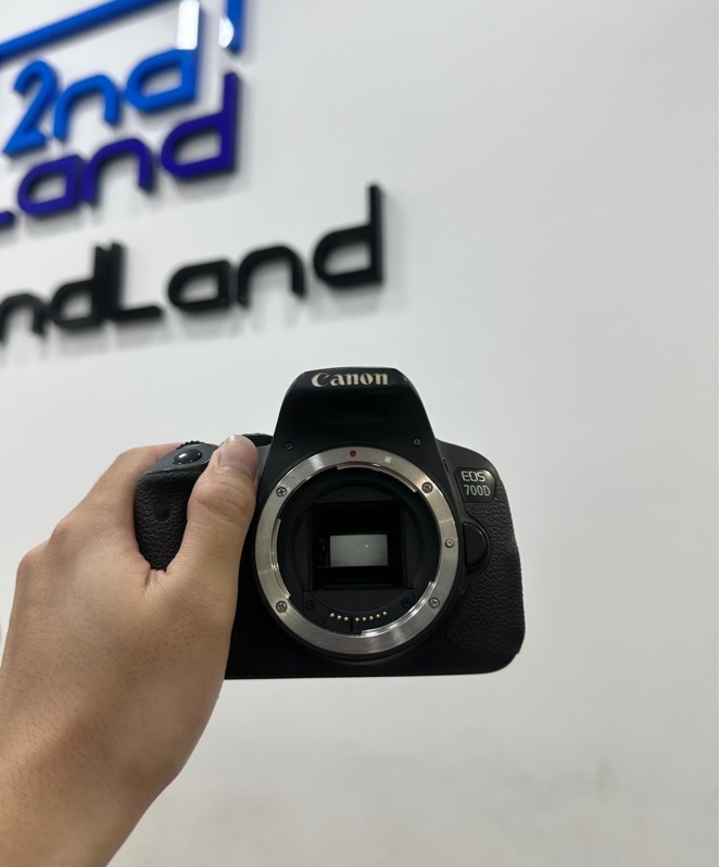 Máy ảnh Canon EOS 700D - Màu đen - Ngoại hình 97% - Ống ngắm bụi, màn chết pixel nhẹ, sensors mất lớp phủ - Kèm 1 pin + 1 sạc