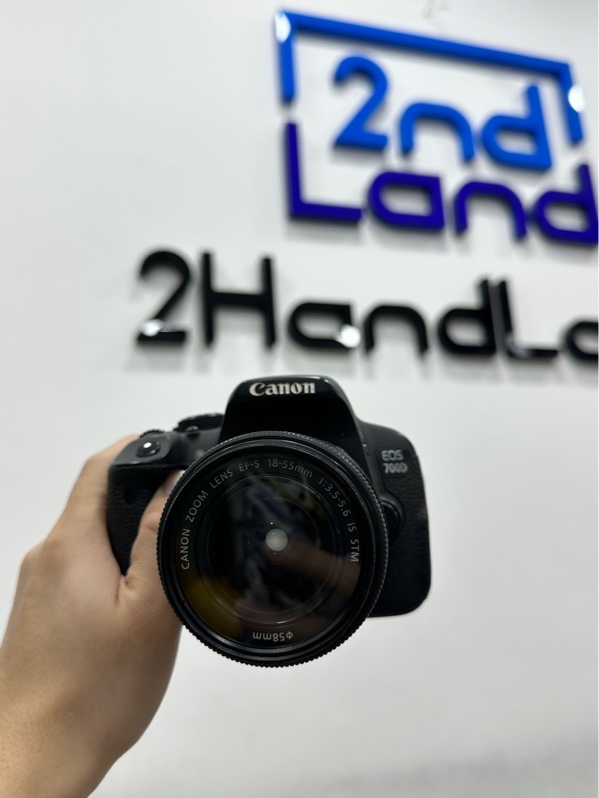 Máy ảnh Canon EOS 700D - Màu đen - Ngoại hình 97% - Ống ngắm mốc mờ - Kèm túi + 1 Pin + Sạc + Lens Canon EF-S 18 - 55mm f/3.5-5.6 IS STM