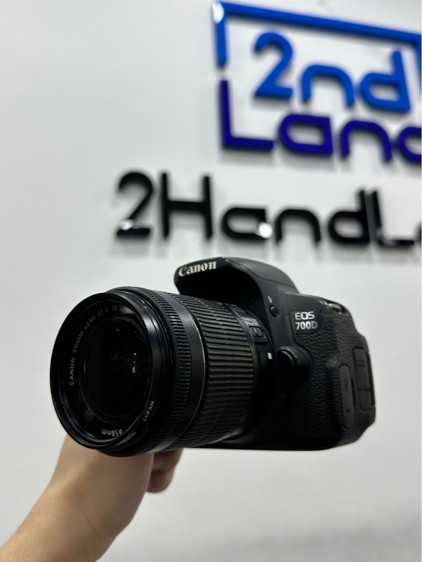 Máy ảnh Canon EOS 700D - Màu đen - Ngoại hình 97% - Ống ngắm mốc mờ - Kèm túi + 1 Pin + Sạc + Lens Canon EF-S 18 - 55mm f/3.5-5.6 IS STM