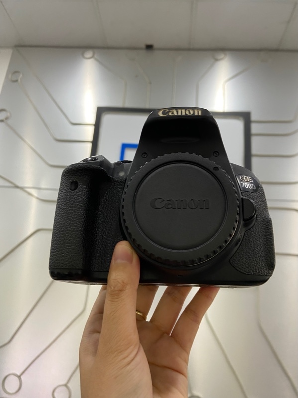 Máy ảnh Canon EOS 700D - Màu đen - Ngoại hình: 98% - Màn ám đen nặng - Kèm túi + pin + sạc