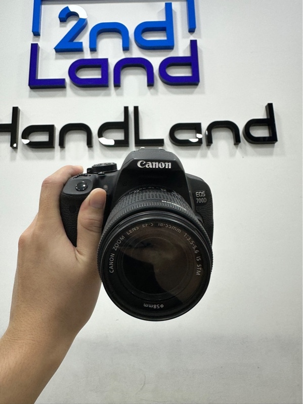 Máy ảnh Canon EOS 700D - Màu đen - Ngoại hình 98% - Ống ngắm mốc - Kèm 1 pin + Sạc + Lens Kit Canon EF-S 18-55mm f/3.5-5.6 IS STM