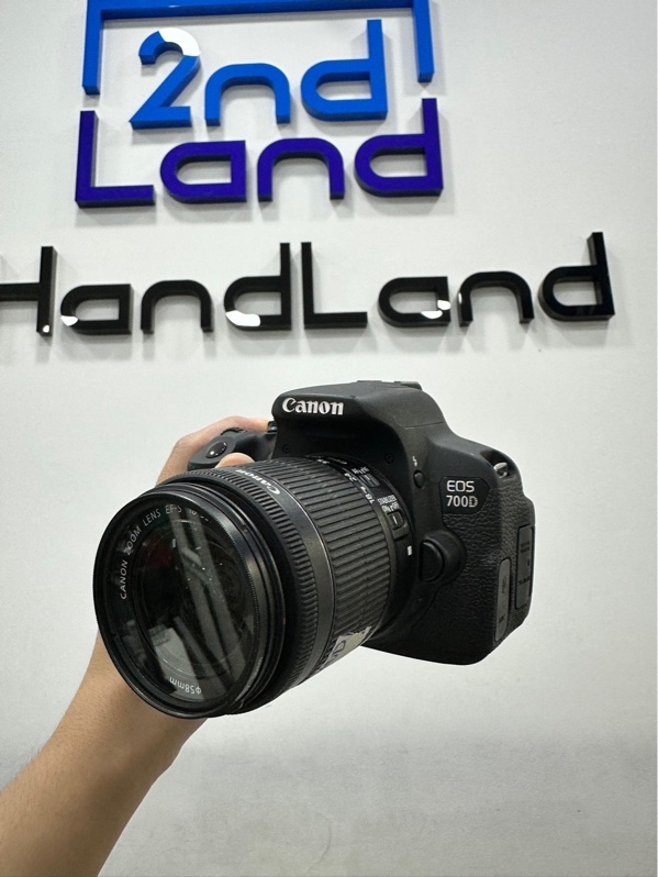 Máy ảnh Canon EOS 700D - Màu đen - Ngoại hình 98% - Ống ngắm mốc - Kèm 1 pin + Sạc + Lens Kit Canon EF-S 18-55mm f/3.5-5.6 IS STM