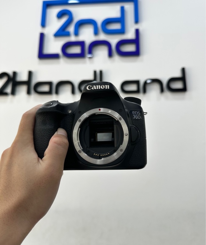 Máy ảnh Canon EOS 70D - Màu đen - Ngoại hình 97% - Màn ám ( ẩm) - Kèm túi đựng + 1 pin + Sạc