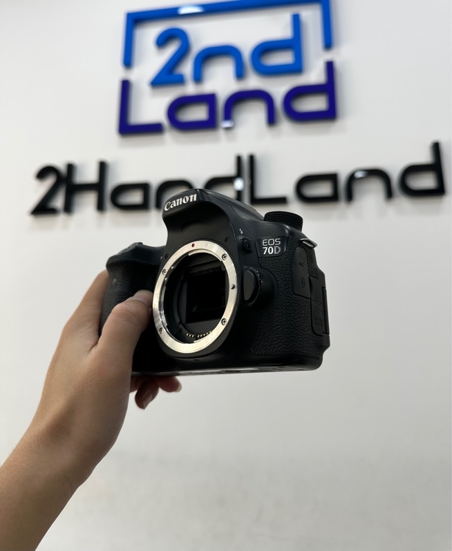 Máy ảnh Canon EOS 70D - Màu đen - Ngoại hình 97% - Màn ám ( ẩm) - Kèm túi đựng + 1 pin + Sạc