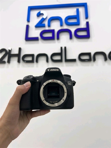 Máy ảnh Canon EOS 70D - Màu đen - Ngoại hình 97% - Màn hình phụ nứt nhẹ - Kèm sạc + 1 pin