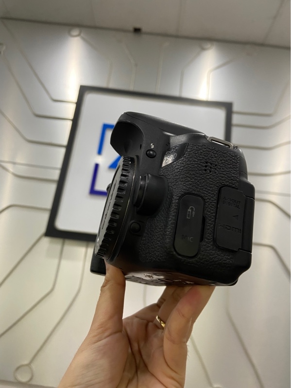 Máy Ảnh Canon EOS 750D - Màu đen - Ngoại hình: 97% - Kèm 1 pin, 1 sạc