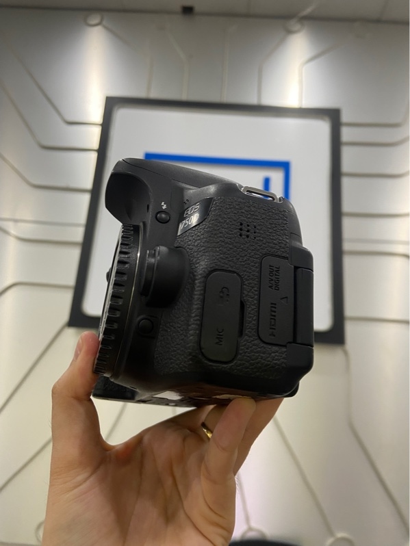 Máy ảnh Canon EOS 750D - Màu đen - Ngoại hình: 97% - Kèm 1 pin + sạc
