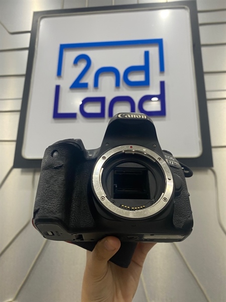 Máy ảnh Canon EOS 77D - Màu đen - Ngoại hình: 97% - Màn 1 chấm pixel nhỏ - Kèm 1 pin + 1 sạc 2