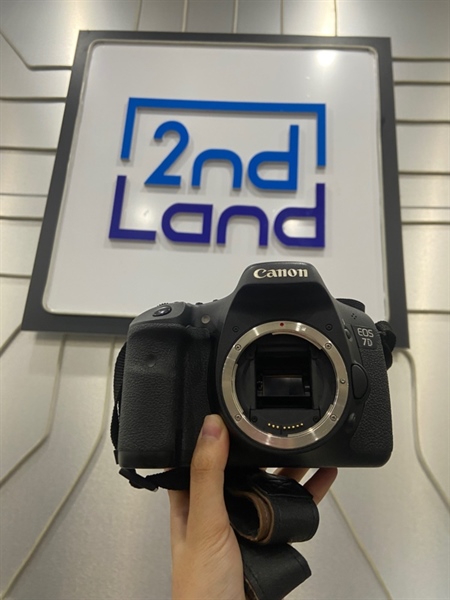 Máy ảnh Canon EOS 7D - Màu đen - Ngoại hình: 97.5% - Body - Kèm pin + thẻ 32GB + sạc + dây chuyển đổi PC