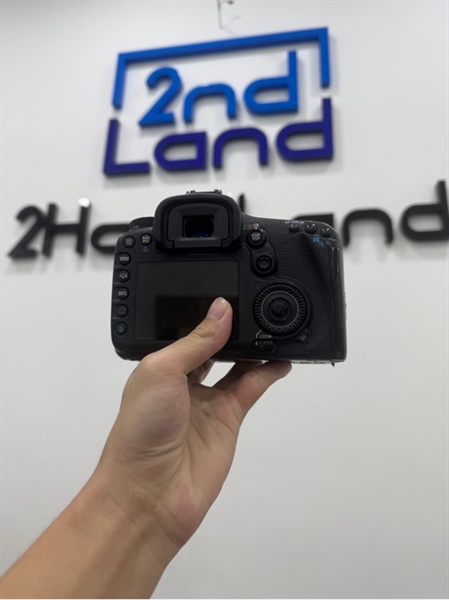 Máy ảnh Canon EOS 7D - Màu đen - Ngoại hình 97% - Kèm 3 pin + sạc + thẻ nhớ 8GB + túi 2