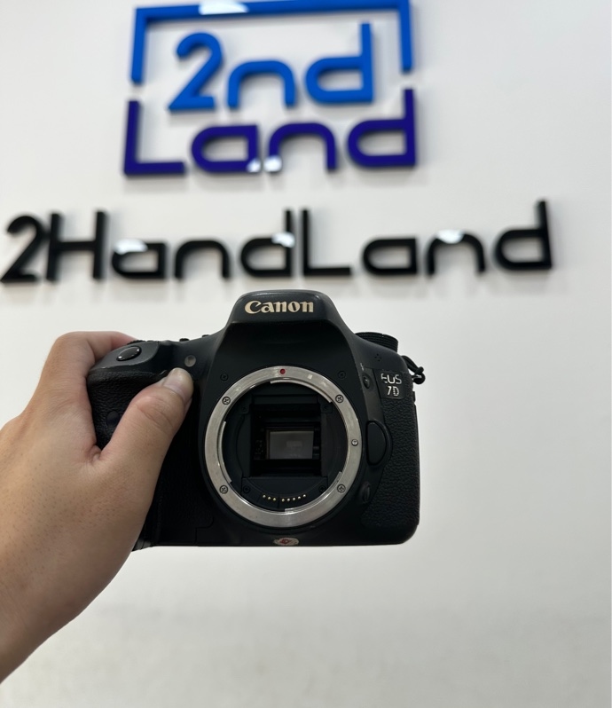 Máy ảnh Canon EOS 7D - Màu đen - Ngoại hình 97% - Màn bụi trong, mất nắp che cổng kết nối - Kèm túi + 2 pin