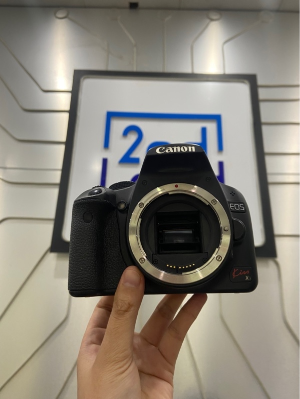 Máy Ảnh Canon EOS Kiss X3 - Màu đen - Ngoại hình: 97.5% - Màn tối viền nặng, xước thân nhẹ - Kèm túi + sạc + 1 pin