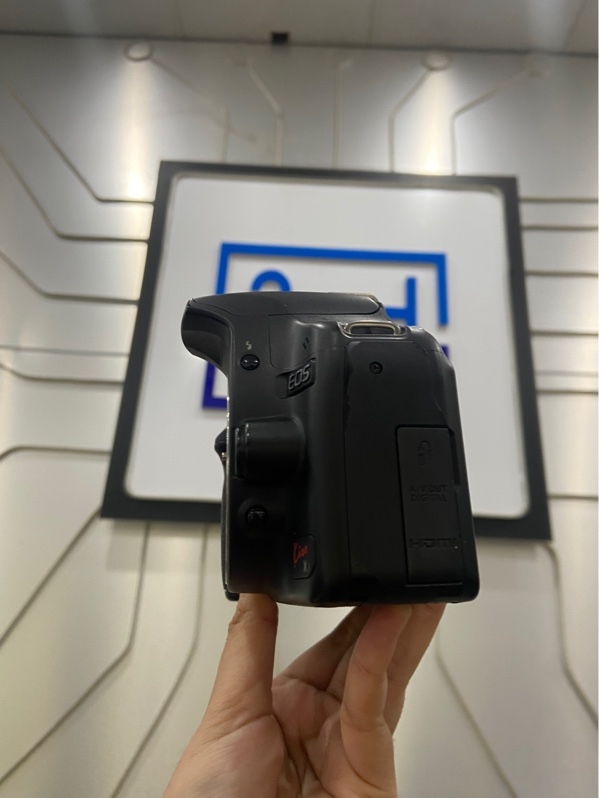 Máy Ảnh Canon EOS Kiss X3 - Màu đen - Ngoại hình: 97.5% - Màn tối viền nặng, xước thân nhẹ - Kèm túi + sạc + 1 pin