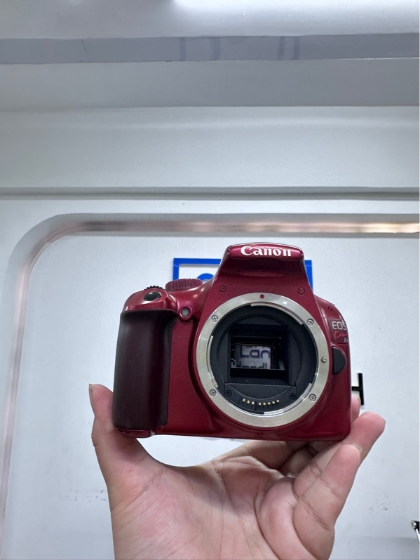 Máy ảnh Canon EOS Kiss X50 (1100D) - Màu đỏ - Ngoại hình 97% - Mất nắp cổng kết nối, màn tối góc - Kèm 1 pin
