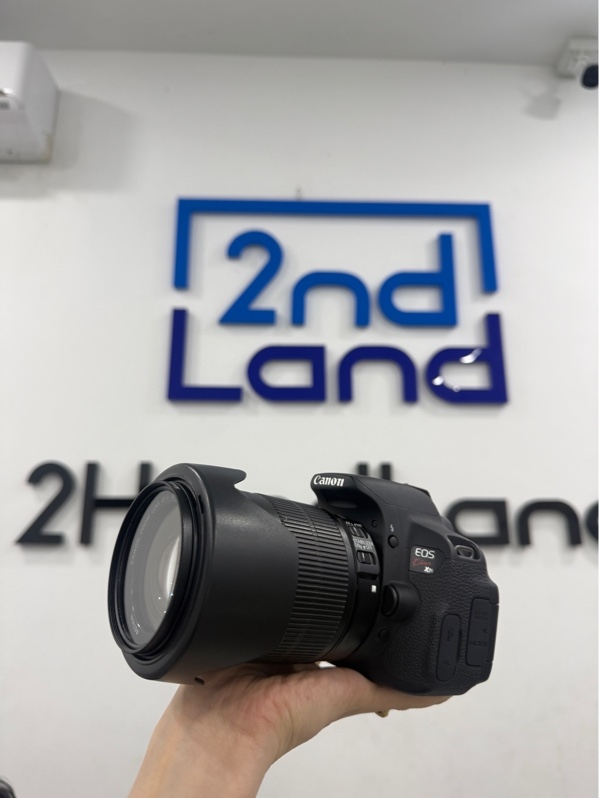 Máy ảnh Canon EOS Kiss X7i - Màu đen - Ngoại hình 98% - Viewfinder bụi - Kèm 1 pin , 1 sạc , lens Canon AF EFS 18-135mm 1:3.5-5.6 IS