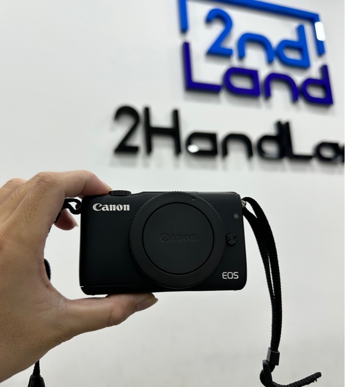 Máy ảnh Canon EOS M10 - Màu đen - Ngoại hình 97% - Màn trầy, oxi hóa cụm giữ dây đeo, gỉ sét viền chân gắn lens - Kèm sạc + 1 Pin + Lens Kit EF-M 15-45mm IS STM trầy kính, mốc nhẹ