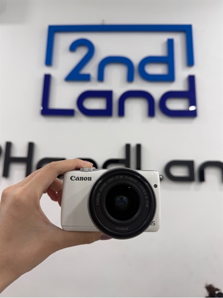 Máy ảnh Canon EOS M10 - Màu trắng - Ngoại hình 97% - Màn tối , máy ố vàng , nắp sạc mất nút - Kèm túi , 1 pin , 1 sạc , lens Kit EF-M 15-45mm 1:3.5-6.3IS STM trầy xước 1