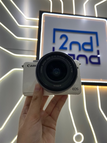 Máy ảnh Canon EOS M10 - Màu trắng - Ngoại hình: 97% - Ố vàng, lens mốc, mất nút chỗ nắp pin, hơn 40 điểm chết sensor, màn tối viền 2 góc - Kèm lens kit 15-45mm, 1 pin, thẻ nhớ 16gb