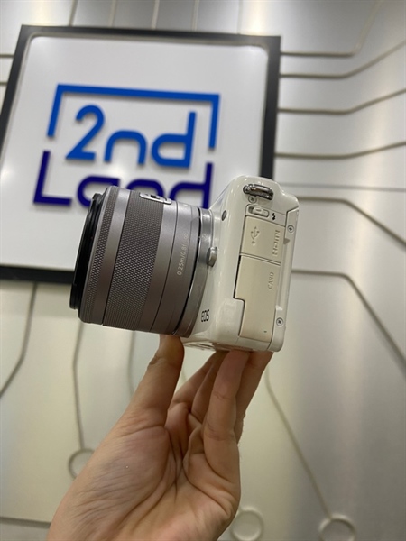 Máy ảnh Canon EOS M10 - Màu trắng - Ngoại hình: 98% - Lens trầy dăm, màn LV trầy - Kèm túi + thẻ 16GB + dock sạc + 1 pin 1