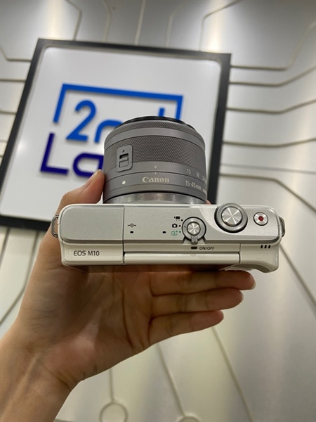 Máy ảnh Canon EOS M10 - Màu trắng - Ngoại hình: 98% - Lens trầy dăm, màn LV trầy - Kèm túi + thẻ 16GB + dock sạc + 1 pin 2