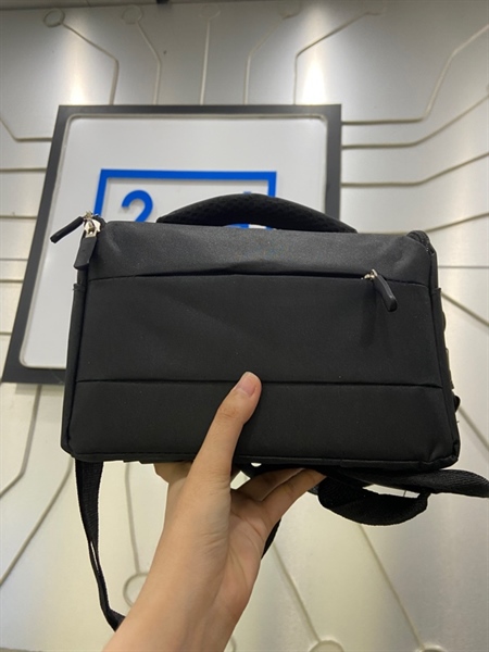 Máy ảnh Canon EOS M10 - Màu trắng - Ngoại hình: 98% - Lens trầy dăm, màn LV trầy - Kèm túi + thẻ 16GB + dock sạc + 1 pin 3