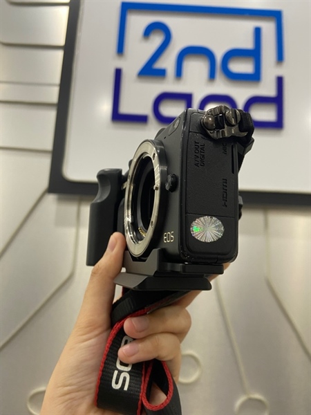 Máy ảnh Canon EOS M2 - Màu đen - Ngoại hình: 97% - Kèm 1 pin + 1 thẻ nhớ 16GB + sạc