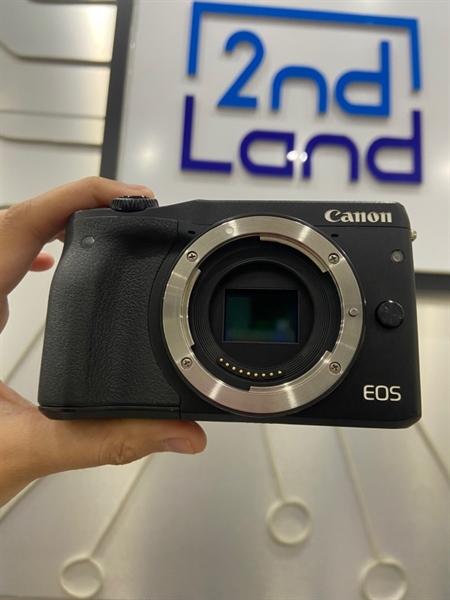 Máy ảnh Canon EOS M3 - Màu đen - Ngoại hình: 97% - Màn tối nhẹ 4 góc + mất nắp cổng sạc + cổng HDMI + chân tiếp xúc đèn flash bị rỉ màu - Kèm 1 pin phồng + 1 cốc cáp sạc + 1 dock sạc
