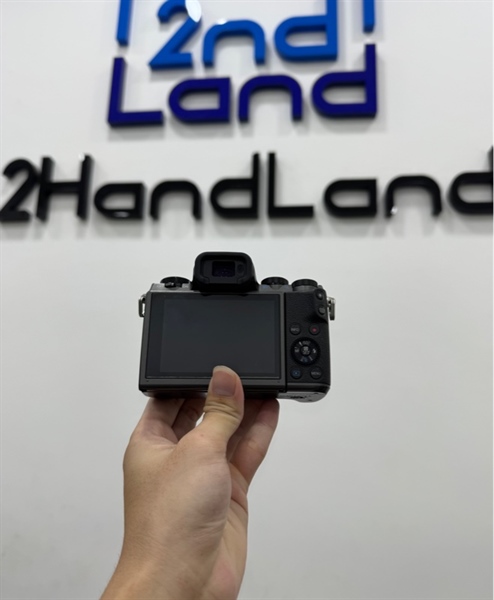 Máy ảnh Canon EOS M5 - Màu đen - Ngoại hình 98% - Kèm sạc + 1 pin + 1 lens kit 15-45mm IS STM