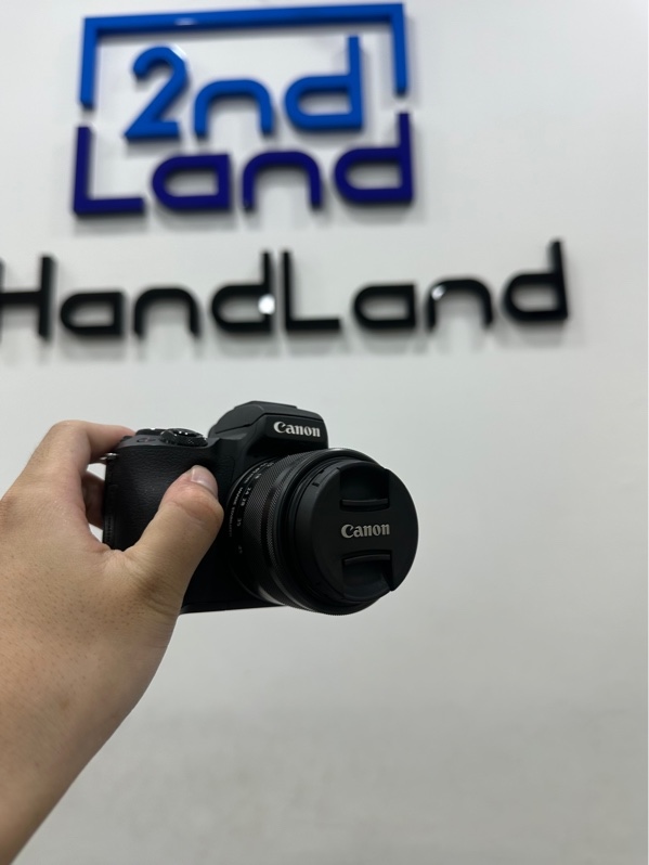 Máy ảnh Canon EOS M50 - Màu đen - Ngoại hình 98% - Mất phần cao su nắp pin - Kèm túi + 1 Sạc + 1 Pin + Lens kit Canon zoom EF-M 15-45mm 1:3.5-6.3 IS STM + Thẻ nhớ 16Gb