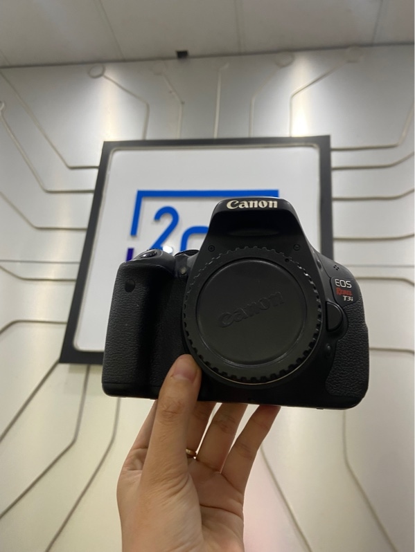 Máy ảnh Canon EOS Rebel T3i - Màu đen - Ngoại hình: 97% - Màn tối, ám hồng nặng, lưu ảnh - Kèm túi, sạc, 1 pin