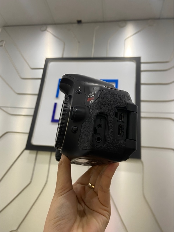 Máy ảnh Canon EOS Rebel T3i - Màu đen - Ngoại hình: 97% - Màn tối, ám hồng nặng, lưu ảnh - Kèm túi, sạc, 1 pin