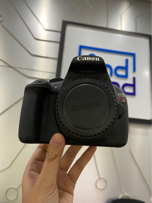 Máy ảnh Canon EOS Rebel T5 - Màu đen - Ngoại hình: 97% - Màn tối góc nặng - Kèm sạc