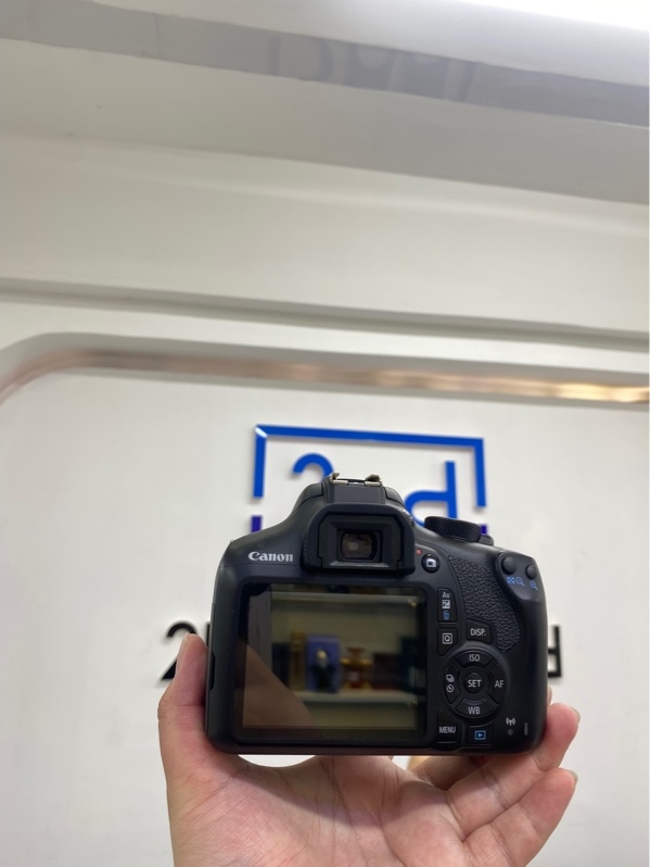 Máy ảnh Canon EOS Rebel T6 (1300D) - Màu đen - Ngoại hình 98% - màn ám vàng, 2 chấm bụi ống ngắm - Kèm 1 pin