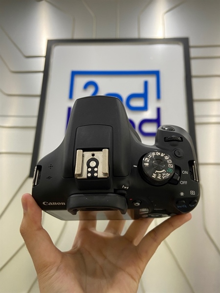 Máy ảnh Canon EOS Rebel T7 - Màu đen - Ngoại hình: 98% - Sensor có vết ố - Kèm 1 sạc + 3 pin ( 1 pin phồng ) + túi 2